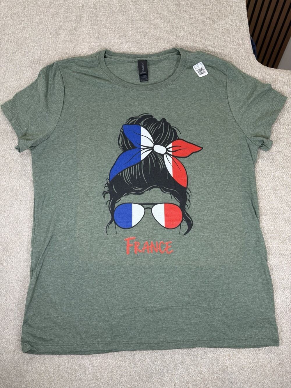 Gildan Softstyle "France" Graphic Print Women’s L Green Cotton Crew Neck Tee